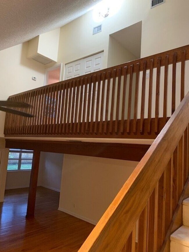Building Photo - Beautiful Two-Story Home at the Beach