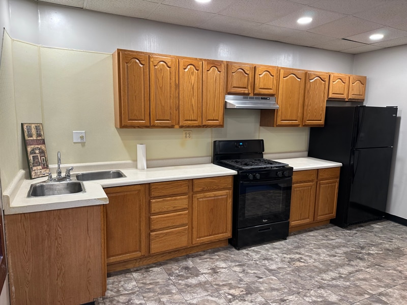 Building Photo - 456-458 Main St