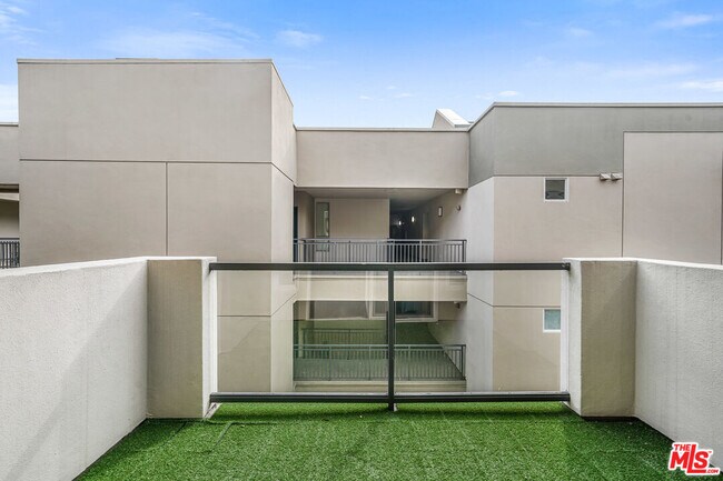 Building Photo - 13044 Pacific Promenade