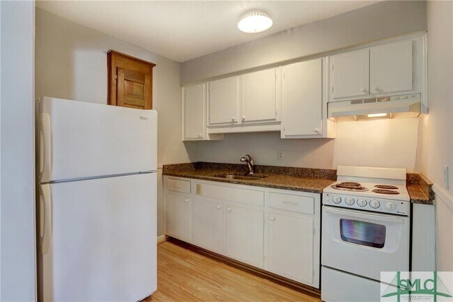 Building Photo - 112 Houston St