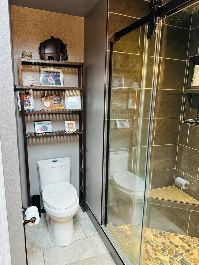Building Photo - Beautiful Custom Newly Remodeled Home