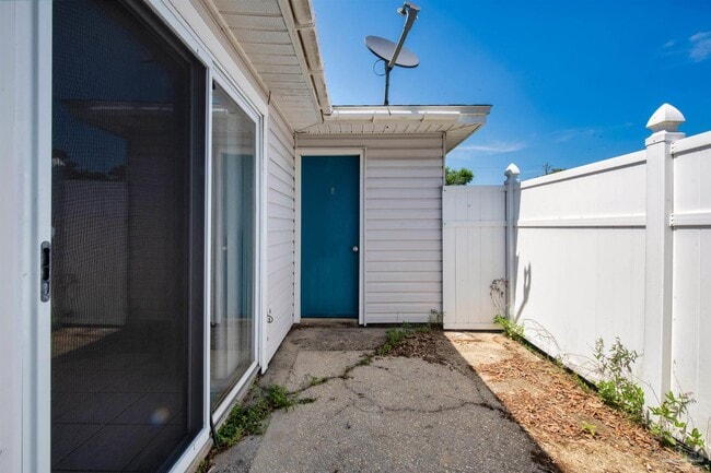 Building Photo - 3411 Green Briar Pkwy
