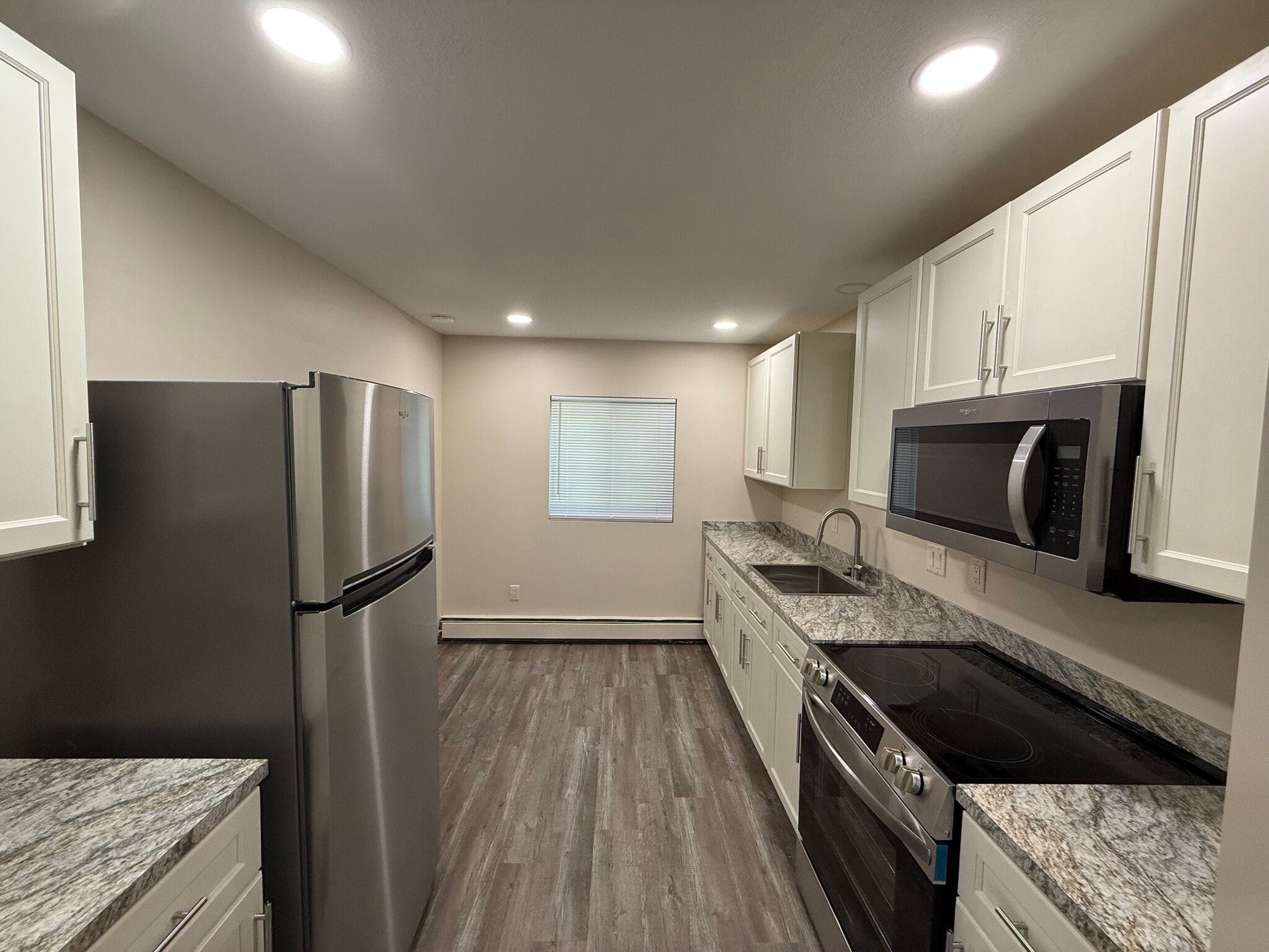 Kitchen Alternate view - 1322 W Montrose St