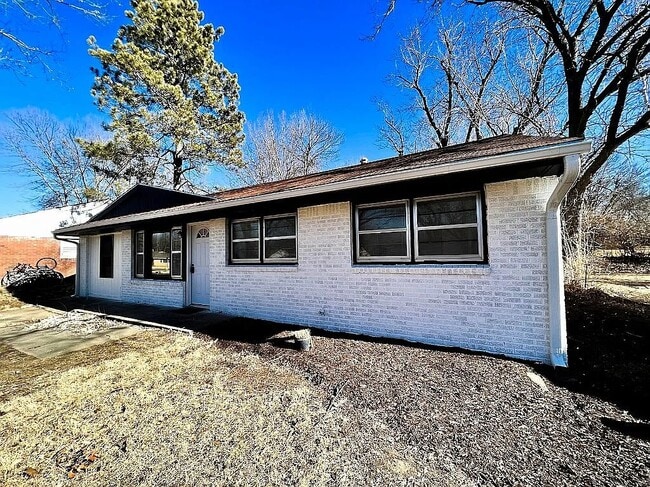 Primary Photo - 1416 Hartford Rd