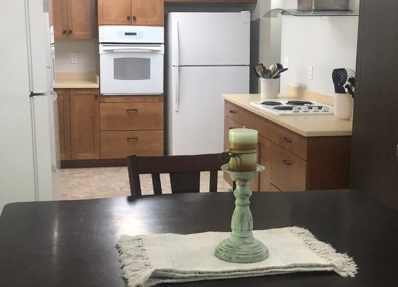 Building Photo - 2418 W Malad St