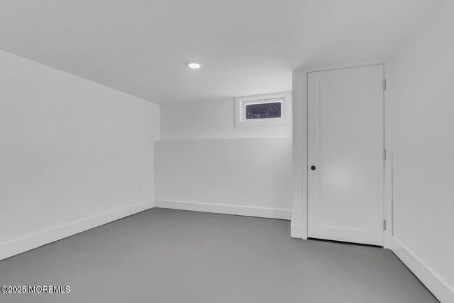 Building Photo - 1 Robin Dr