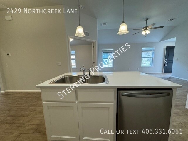 Building Photo - 2429 Northcreek Ln