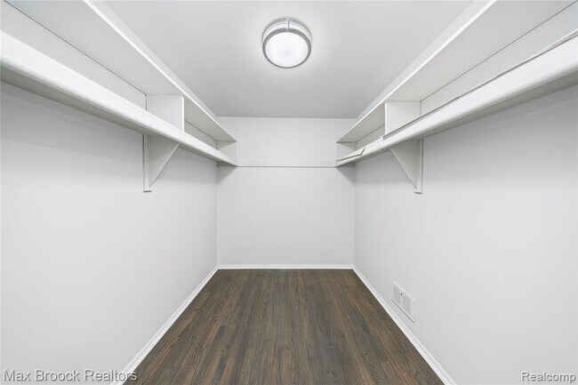 Building Photo - 2601 Lamplighter Ln