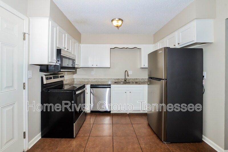 Building Photo - 6370 Kinston Park Dr