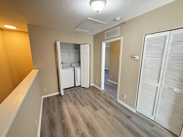 Building Photo - 3075 N Evergreen Cir