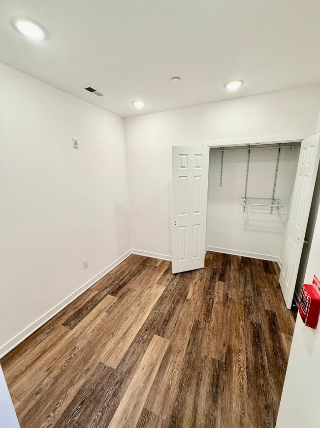 Building Photo - 2722 Master St