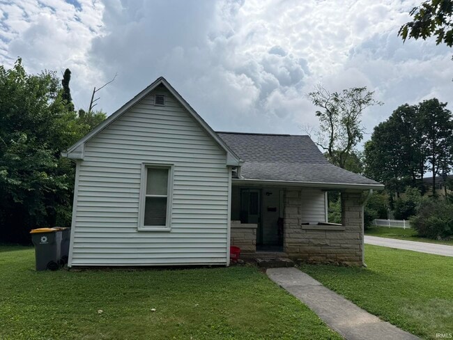Primary Photo - 1102 N Woodburn Ave