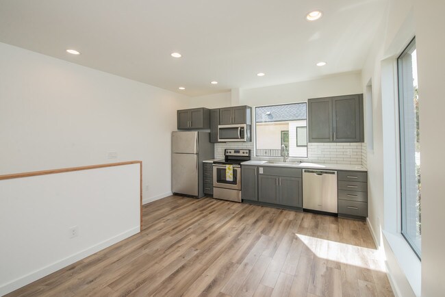 Building Photo - Atkinson Commons- Unit 1