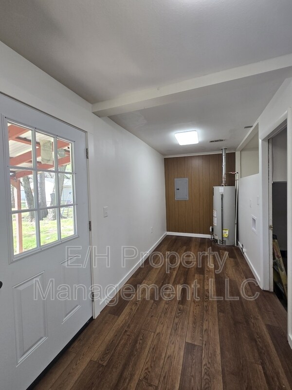 Building Photo - 1121 Luther E