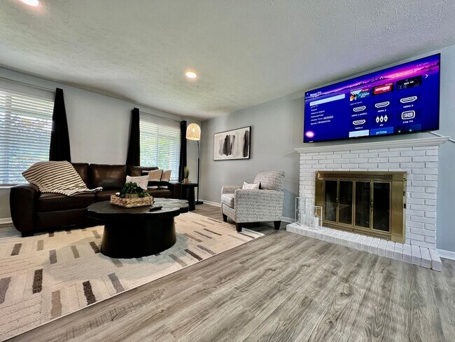 Building Photo - 6631 Pin Oak Ct