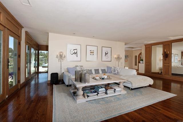 Building Photo - 6018 Avenida Chamnez
