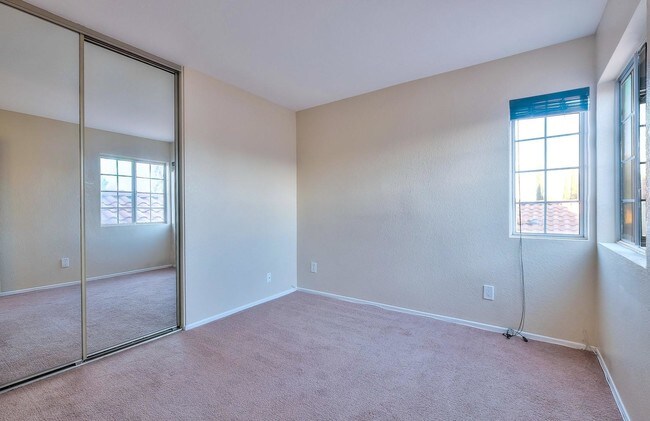 Building Photo - 1627 Windsor Pl
