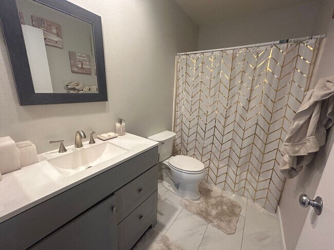 Building Photo - Upgraded 4-Bedroom Home in Gated Green Riv...