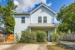 Building Photo - 7207 Bethune