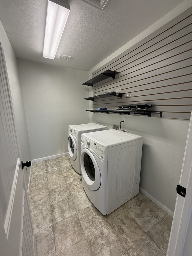 Building Photo - 3403 Yellowwood Ln