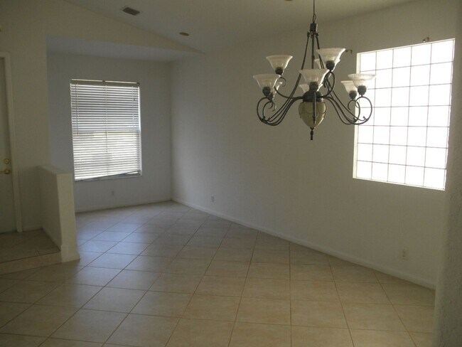 Building Photo - Sabal Lakes