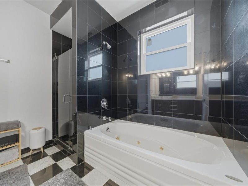 Building Photo - 4115 S Drexel Blvd