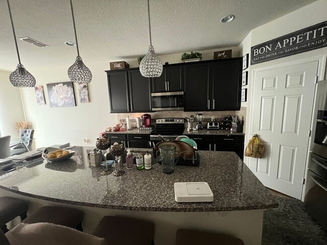 Building Photo - INCREDIBLE DEAL: 5-BR Corner Lot Home in Crown Pointe Cove – Spacious & Bright!
