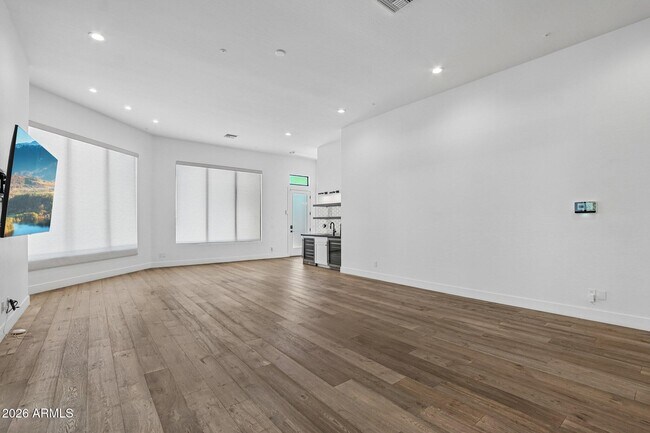 Building Photo - 8645 E Wood Dr