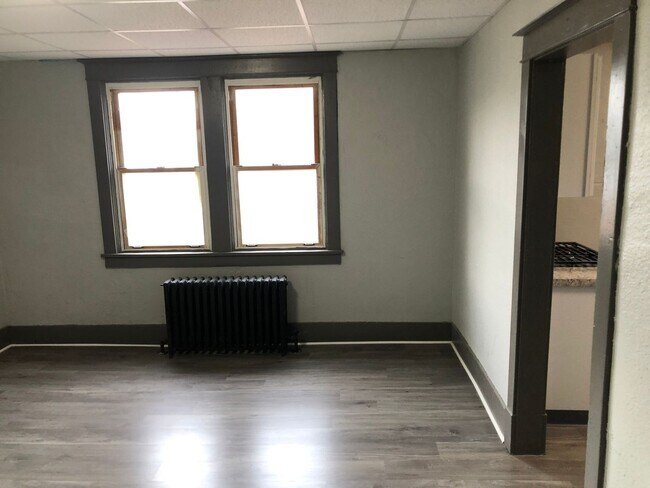 Building Photo - McKees Rocks / Sheraden / Windgap - 1 BR, 2nd floor Apartment - Section 8 Welcome!