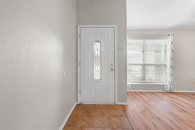 Building Photo - 3018 Hilltop Dr