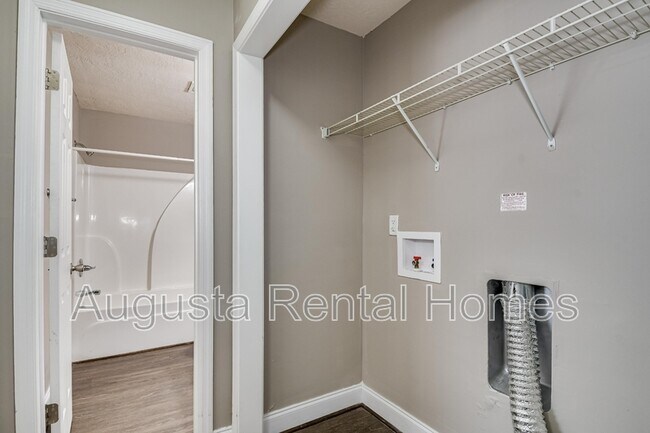 Building Photo - 3004 Strickland Ct