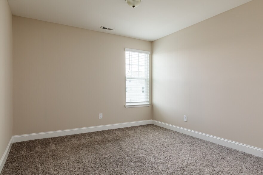 Building Photo - 290 Brentmoor Dr