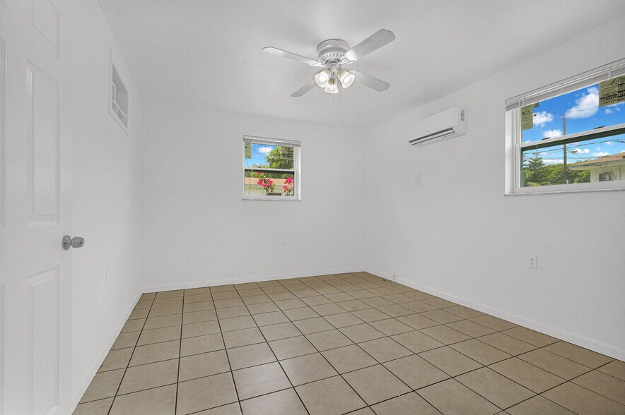 Building Photo - 558 NW 90th St