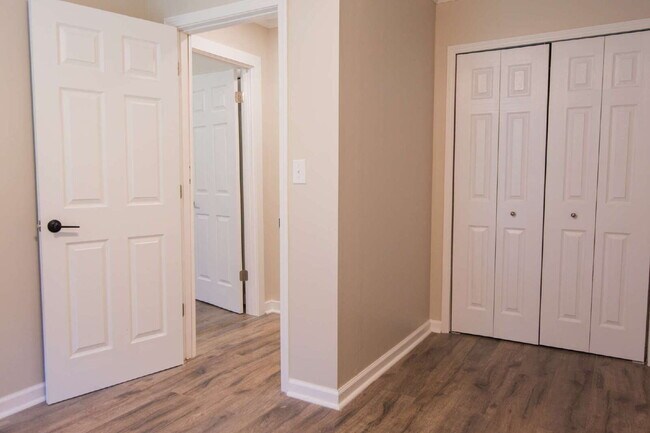 Building Photo - Charming Remodeled 3-Bed/1-Bath Home on 1 Acre — Ideal for Grad Students, Pros, or Game-Day Retre...