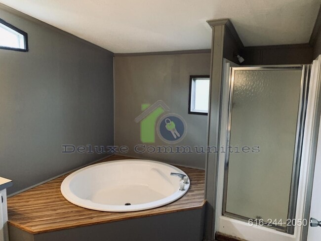 Building Photo - 3 Bedroom 2 Bathroom Manufactured Home