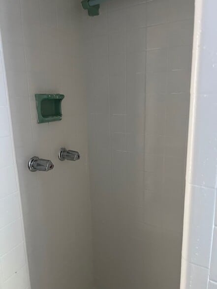 Building Photo - 231 NE 56th St