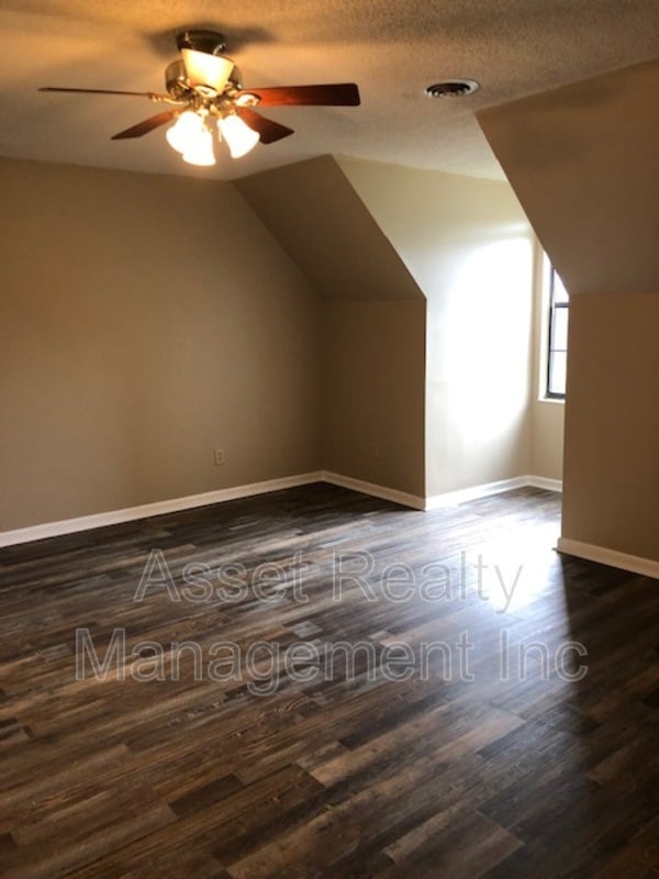Building Photo - 9227 Shady Bend Ln