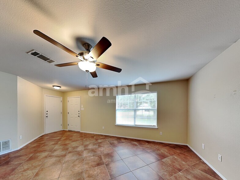 Building Photo - 216 Fall Creek Dr