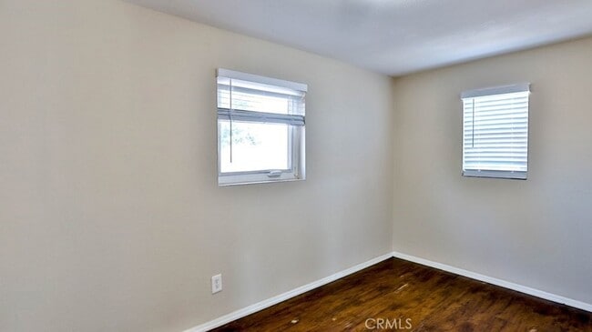 Building Photo - 1829 1/2 E 63rd Street Unit