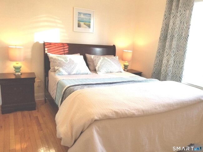 Building Photo - 1093 Shippan Ave