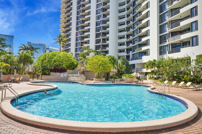 Building Photo - 520 Brickell Key Dr