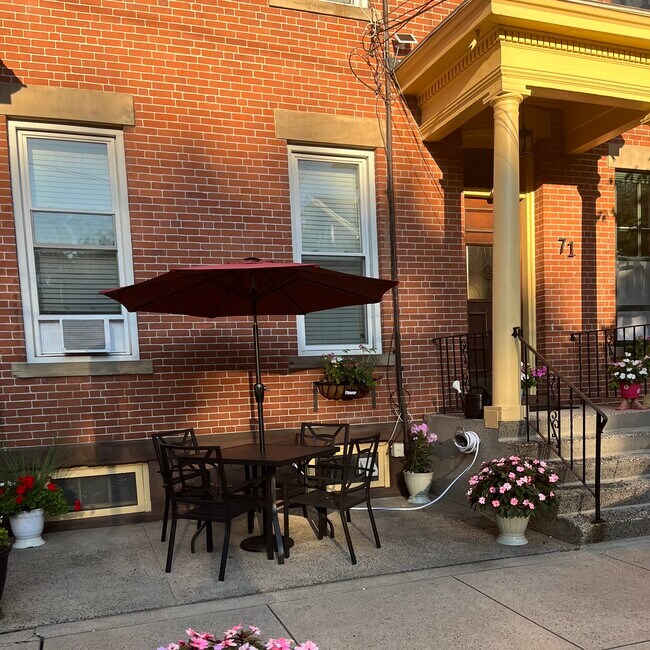 Primary Photo - 71 Warren St
