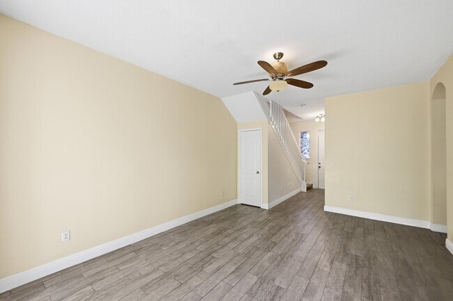 Building Photo - 1810 Seminole Palms Dr