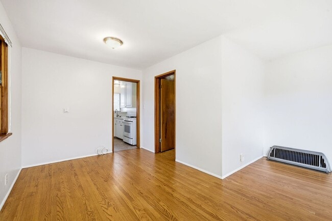 Building Photo - Recently Refreshed 3 Bedroom 1 Bath home in Old Town Orange