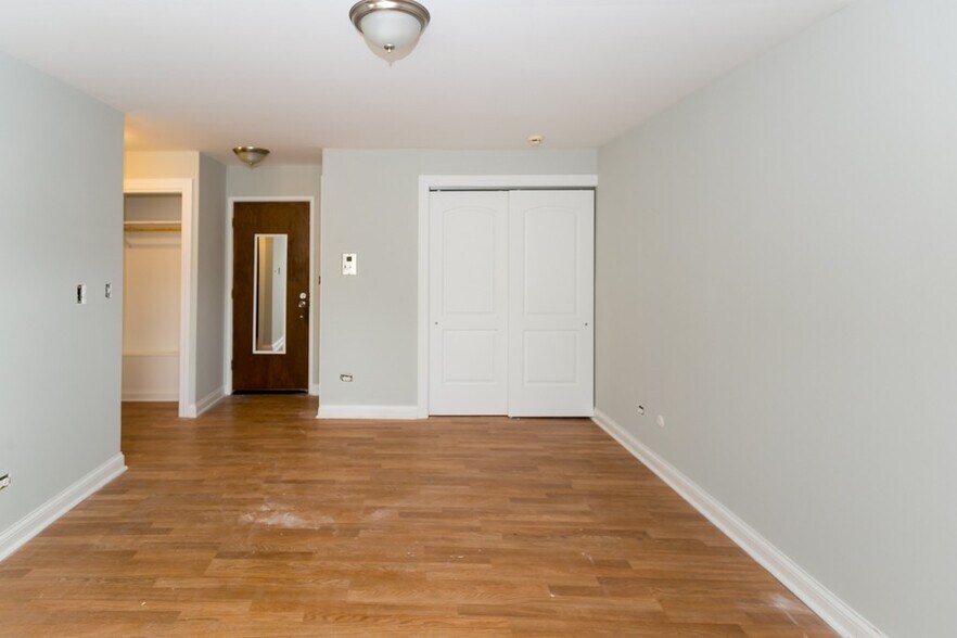 Building Photo - 699 Elm Pl