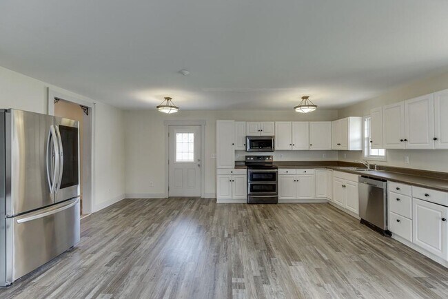 Building Photo - 1051 Gage Dr