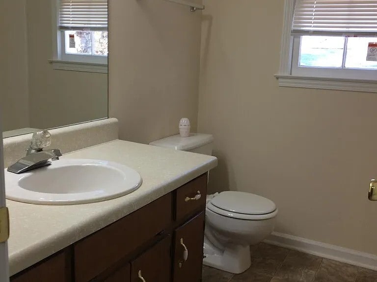 Building Photo - 2220 Kings Gate Cir