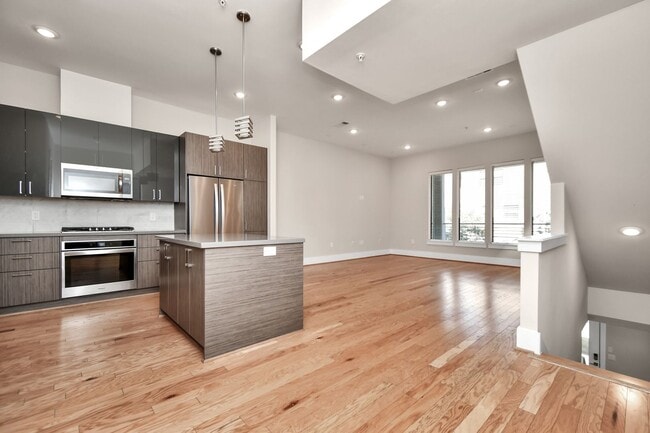 Building Photo - Mid-Town rental available