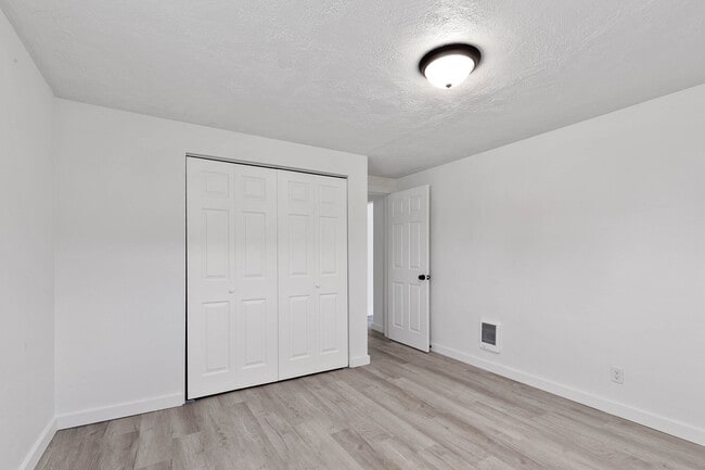 Building Photo - 1027 S Beeman St