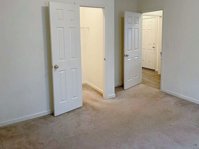 Building Photo - Cozy 3BD/2BA Fenced Yard